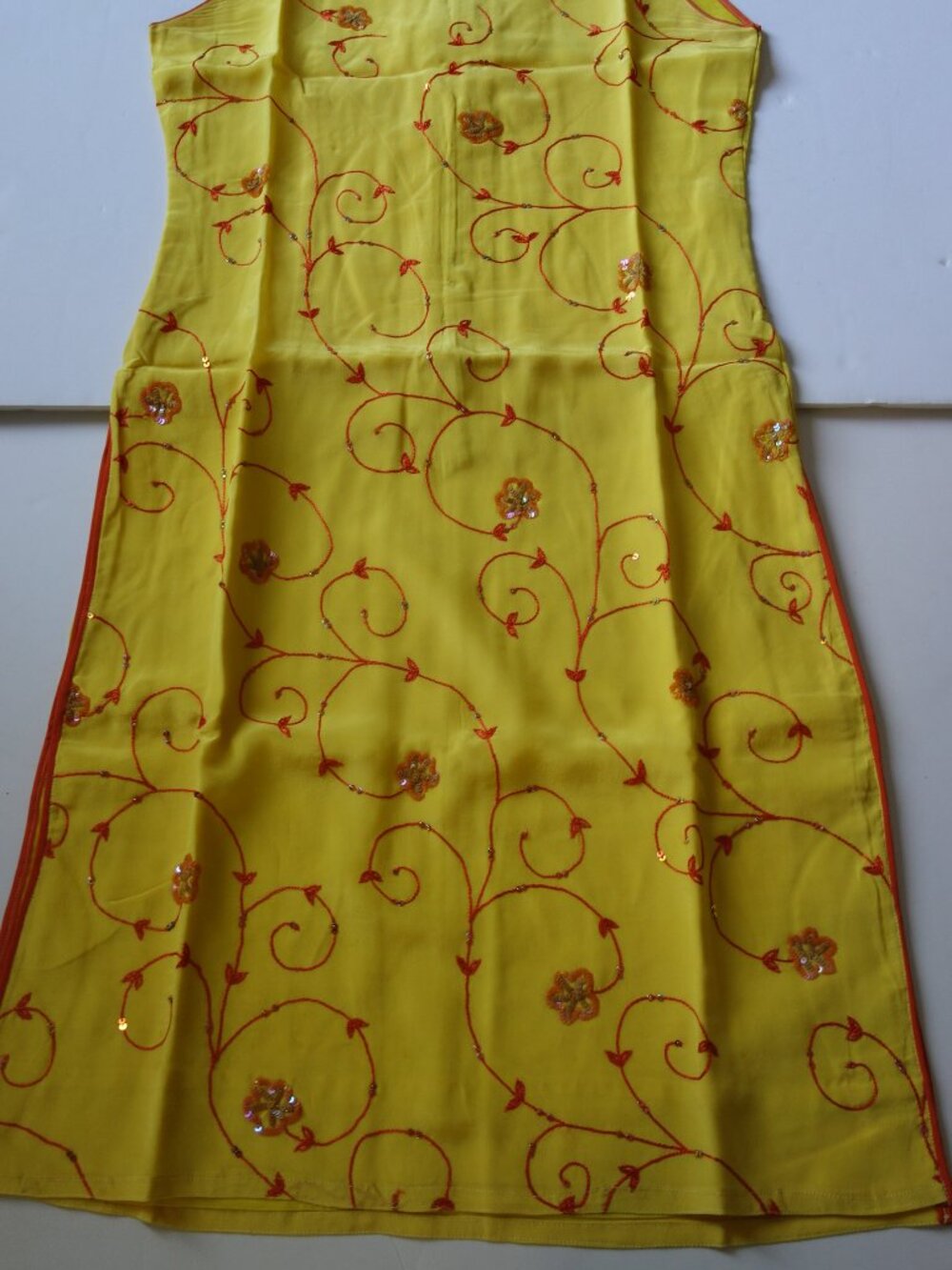 Beautiful 3 PC Kurta/Churidar/Chunni Orange/Yellow w/Embroidery